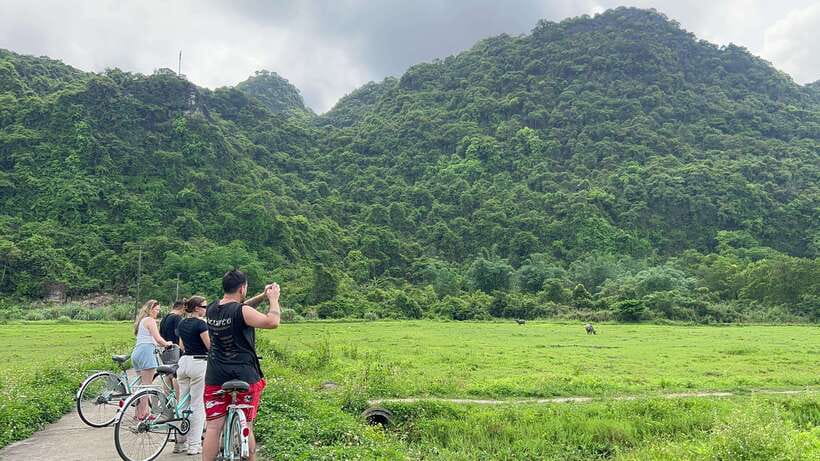 2-Day Lan Ha and Cat Ba Cruise Tour By 3 Star Cruise Ship - Swimming at Ba Tra Dao Islet