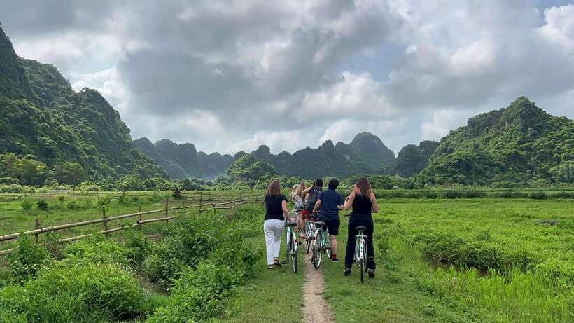 2-Day Lan Ha and Cat Ba Cruise Tour By 3 Star Cruise Ship - Leaving Hanoi at 07:30