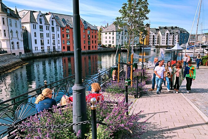 Alesund Sightseeing private tour for cruise passengers - Waldehuset Museum and the house that escaped the fire