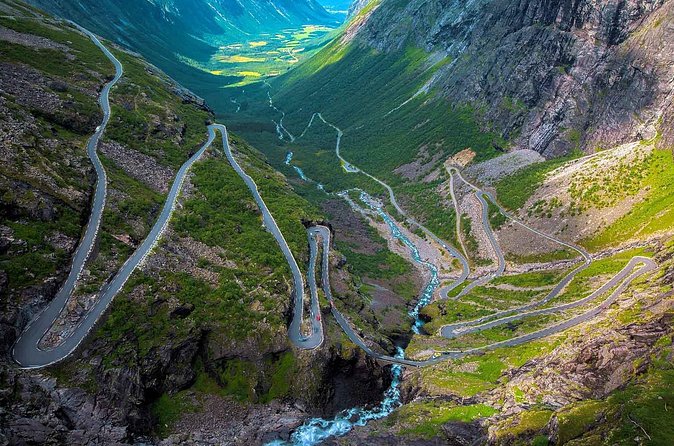 Andalsnes Shore Excursion: the Troll Road and Troll Wall - Guides, commentary, and the language issue