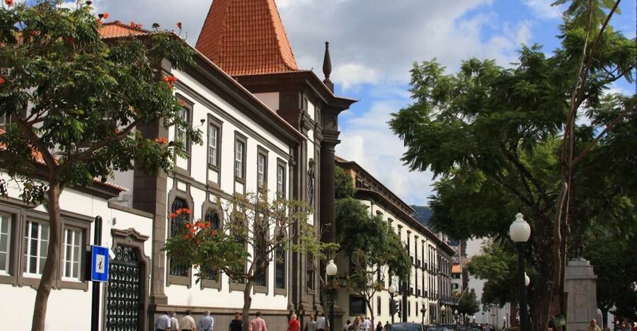 Audio Guide Citywalk Funchal for Cruise Guests - The boulevard and Funchal Cathedral