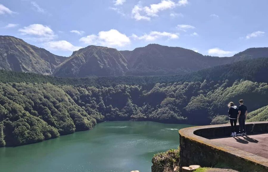 Azores: Sete Cidades, Blue & Green Lake Shore Excursion - Vista do Rei: the view that sets the tone