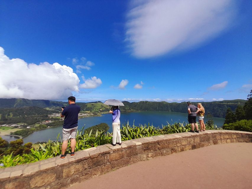 Azores: Sete Cidades, Blue & Green Lake Shore Excursion - The guide can make the difference