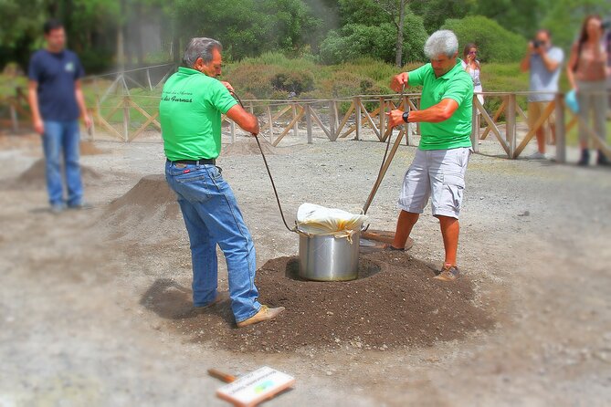 Azores: Shore Excursion Furnas - Crater volcano and hot springs - Guides can make the short schedule work