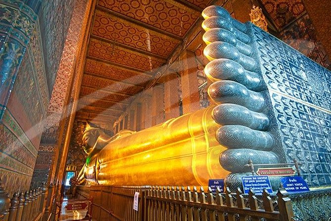 Bangkok Shore Excursion: Private Grand Palace and Buddhist Temples Tour - Seeing the solid-gold Buddha at Wat Traimit