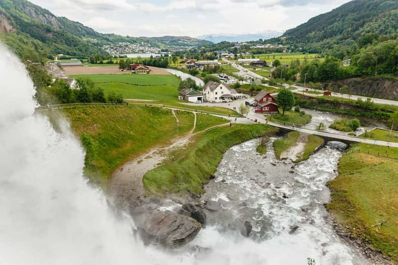 Bergen: Waterfalls of Hardangerfjord Shore Excursion - Fossen Bratte, the dramatic middle stop
