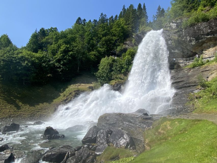 Bergen: Waterfalls of Hardangerfjord Shore Excursion - What the guide adds to the day
