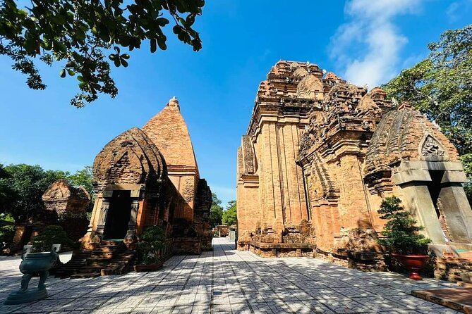 Best Full Day Private Tour in Nha Trang City from Cruise Port - Meeting your guide after tendering