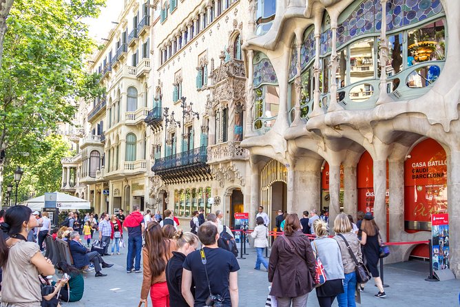 Best of Barcelona Excursion with Optional Attractions Tickets - La Sagrada Familia requires a clear decision