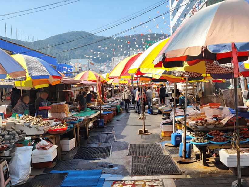 Busan: City Tour Shore Excursion for Cruise Guests - Songdo Beach brings in views, walking, and optional cable-car time
