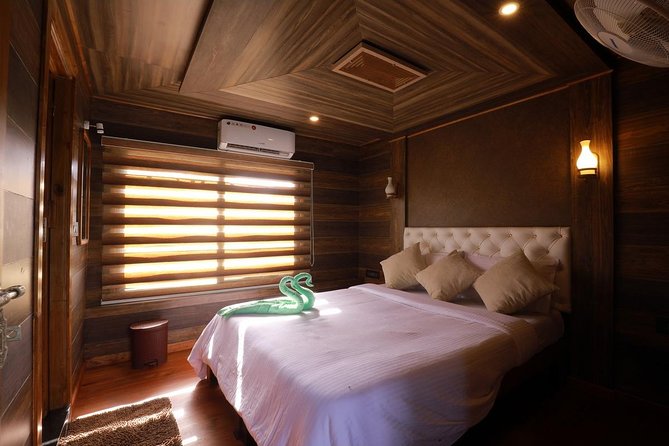 Cochin Shore Excursion Kerala Houseboat Trip(with Lunch, Pickup &Drop from Pier) - A banana-leaf lunch on board