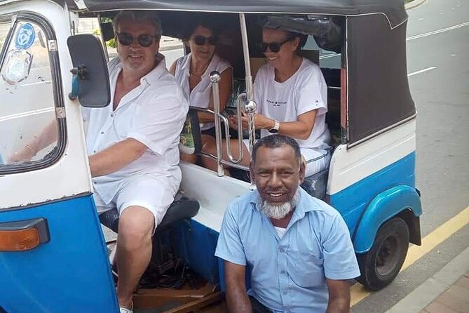 Colombo Port Shore Excursions Panoramic Colombo City By Tuk Tuk. - Pettah, the Red Mosque, and Colombo Fort