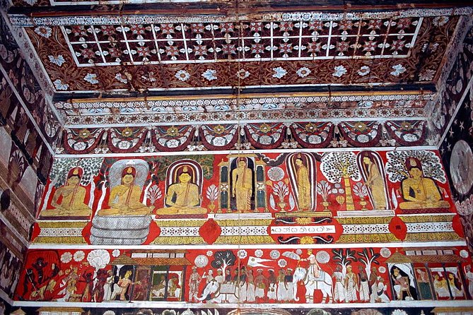 Colombo Shore Excursion to Panoramic Colombo with Kelaniya Temple - Seema Malakaya and Gangaramaya near Beira Lake