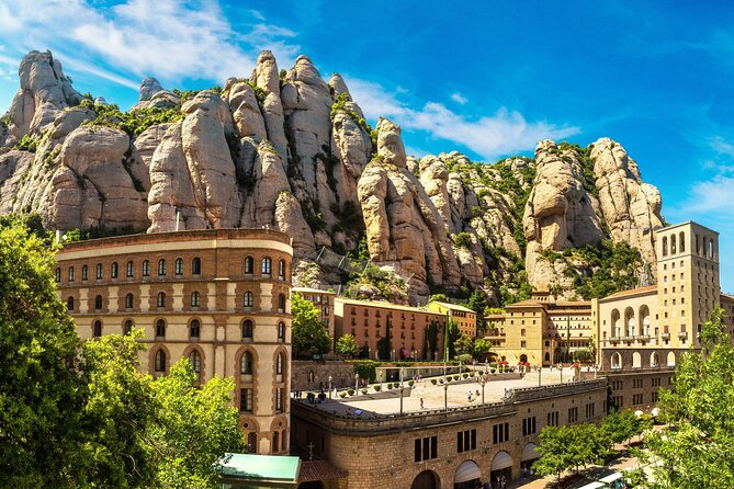 Cruise-Friendly Barcelona Shore Excursion from Cruise Port - Starting at the port and climbing Montjuïc