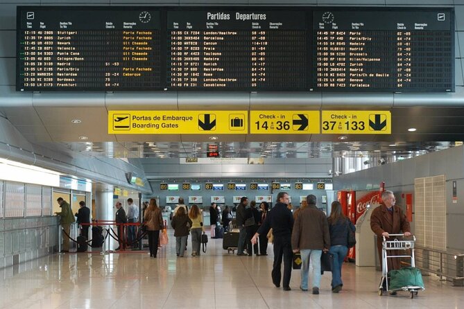 Cruise Port Transfers Barcelona - Meeting your driver inside Barcelona Airport