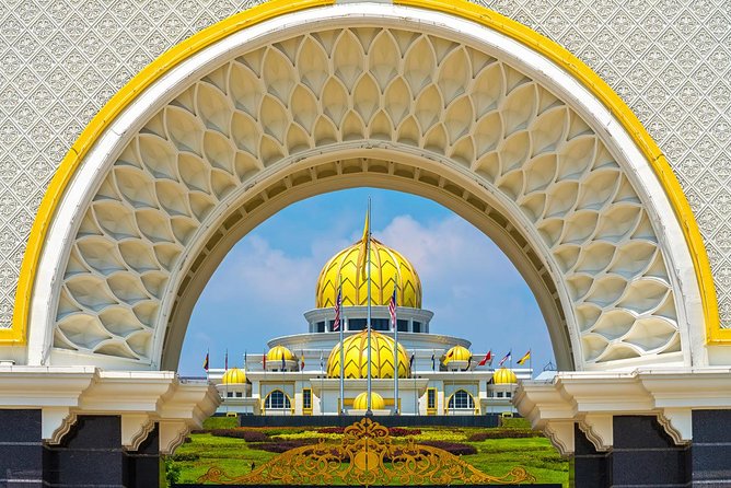 Cruise Shore Excursions: Port Klang - Batu Caves and the Lord Murugan statue