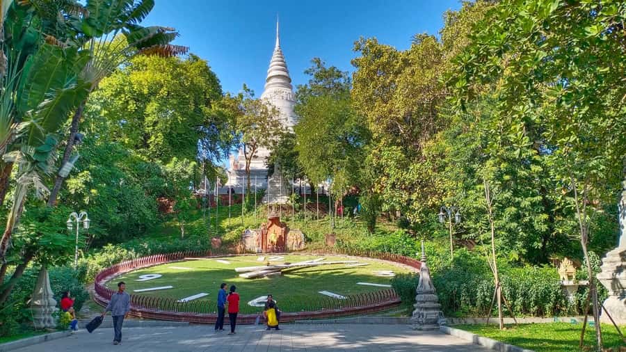 Day trip from Sihanoukville to Phnom Penh for Cruise Ship - Wat Phnom and the city’s Buddhist roots