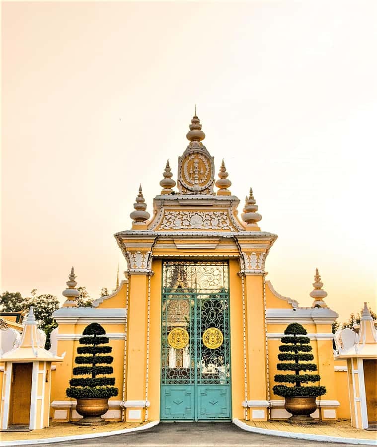 Day trip from Sihanoukville to Phnom Penh for Cruise Ship - Independence Monument and King Father Sihanouk