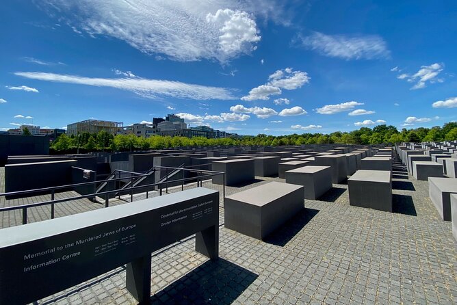 Deluxe Berlin: Hassle-Free Shore Tour from Warnemunde Cruise Port - Meeting your guide in Berlin
