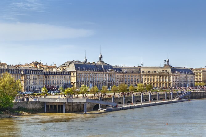 Deluxe Bordeaux Shore Excursion from Le Verdon Cruise Ship Port - The real question: is Bordeaux worth two hours by bus?