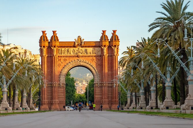 Deluxe Shore Excursion of Barcelona - Arc de Triomf and Casa Batlló
