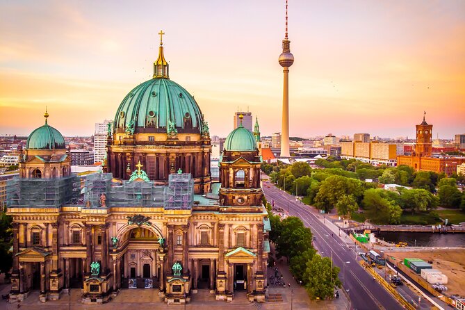 Deluxe Shore Excursion to Berlin from Warnemunde Cruise Port - Key points at a glance