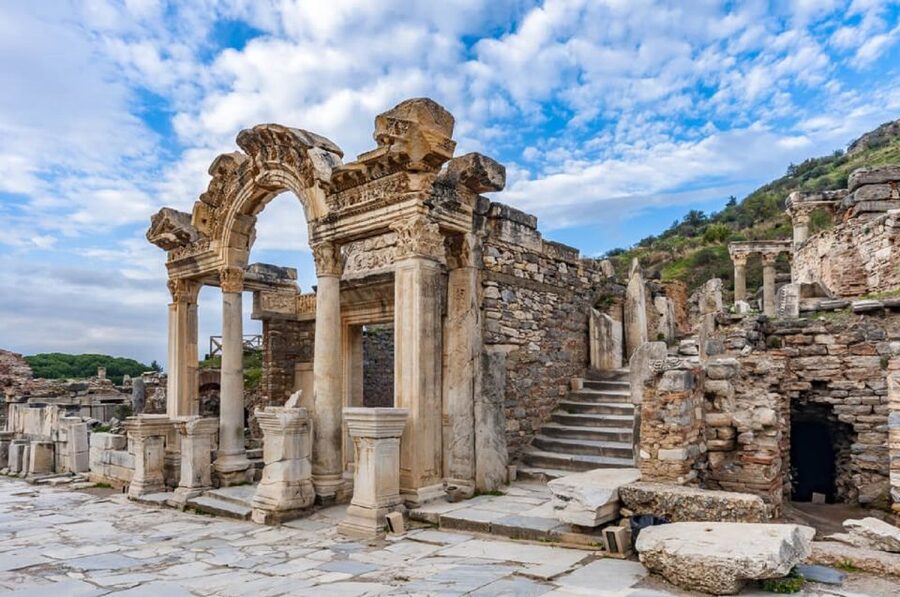 Easy Ephesus Shore Excursion – 4 Hours with Licensed Guide - What the guides add to the experience
