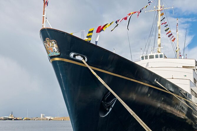 Edinburgh Shore Excursion: City Tour and Royal Yacht Britannia - Guides make the bus time count