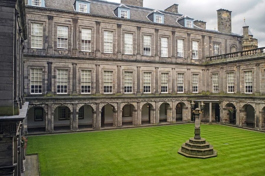 Edinburgh Shore Excursion: City Tour & Royal Yacht Britannia - Holyroodhouse and the lower Royal Mile
