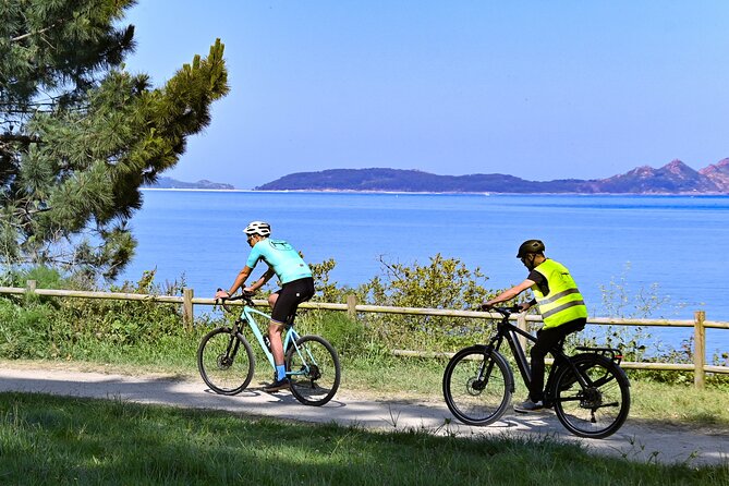 Electric bike tour with optional pick-up for cruisers - Samil Beach, the Cíes Islands, and the Lagares River