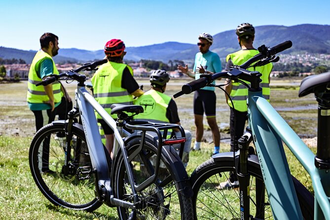 Electric bike tour with optional pick-up for cruisers - Starting at the port and hearing Lola’s story