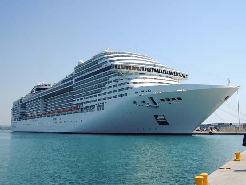 Exclusive excursion from Vigo to Santiago de Compostela for cruise passengers - Alameda Park and the first views of Santiago