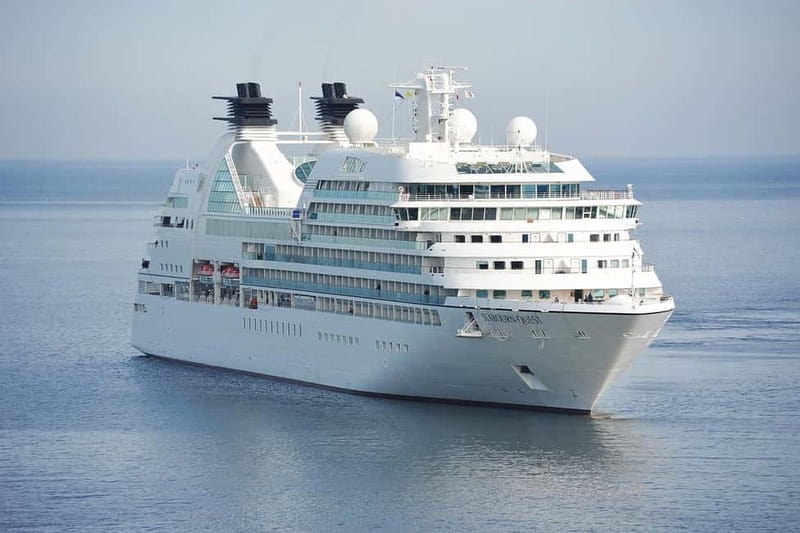 Exclusive excursion from Vigo to Santiago de Compostela for cruise passengers - Meeting the guide at Vigo’s cruise terminal