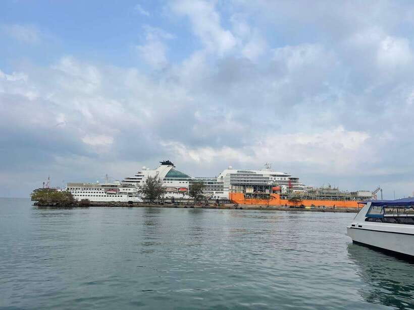 Exploring Sihanoukville: Shore Excursions from Cruise Ports - Tomnub Rolork and the working coast