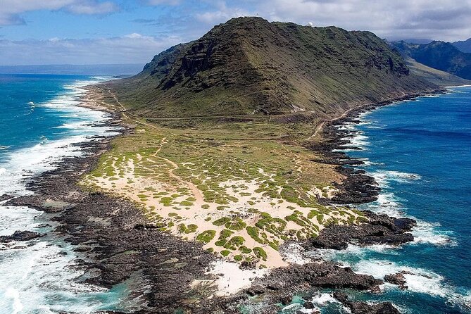 Famed North Shore Tour - Sunset Beach and the Banzai Pipeline