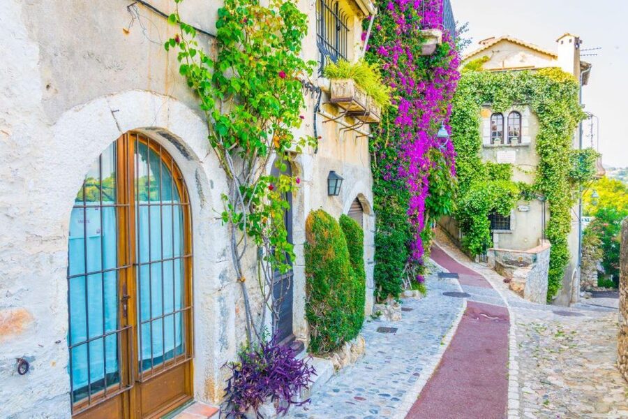 From Cannes:Shore excursion to Grasse,Antibes,St PauldeVence - Seven hours requires sensible expectations