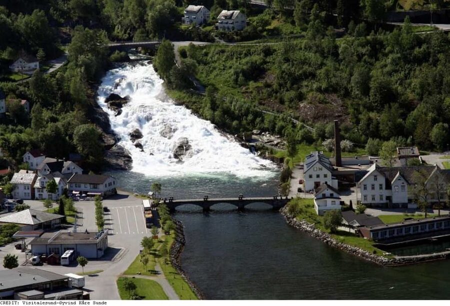 From Hellesylt: The Best of Geiranger Shore Excursion - Øvstefossen Waterfall is a short photo stop
