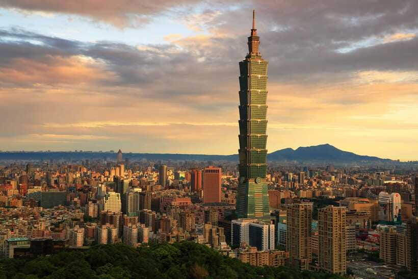 From Keelung: Private Taipei City Landmarks Shore Excursion - Taipei 101 and the extra observatory ticket