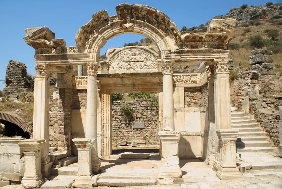 From Kusadasi: Private Ephesus Tour for Cruise Passengers - Selcuk lunch and the craft stops
