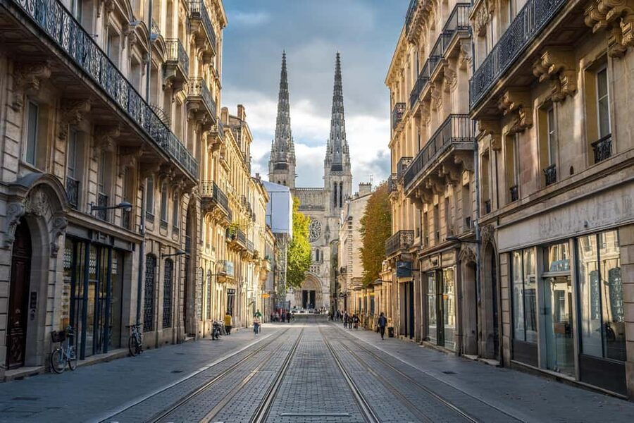 From Le Verdon Cruise Port: Bordeaux Guided Shore Excursion - Grand Théâtre and Bordeaux’s cultural side