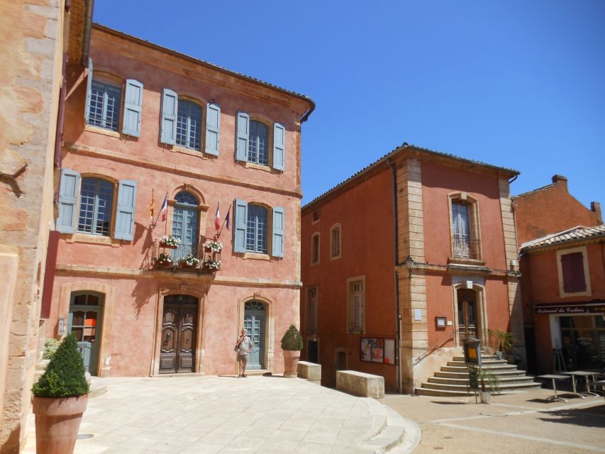 From Marseille Cruise Port: Luberon Villages - Guides, group size, and the feel of the day