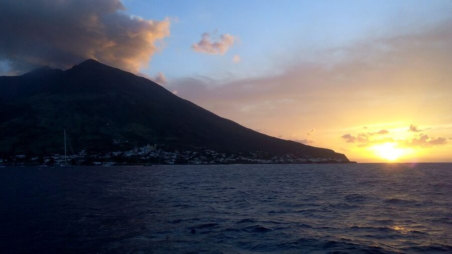 From Milazzo: Panarea & Stromboli Cruise Excursion - Leaving Milazzo beneath the castle