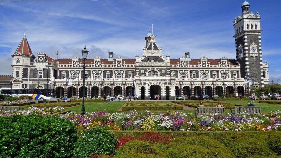 From Port Chalmers: Small Group Castle, Coast & City Tour - The high road back to Port Chalmers