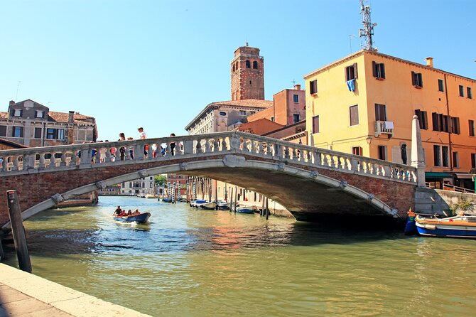 Grand Venice: Luxury Shore Excursion with Gondola from Ravenna - Crossing the Rialto Bridge