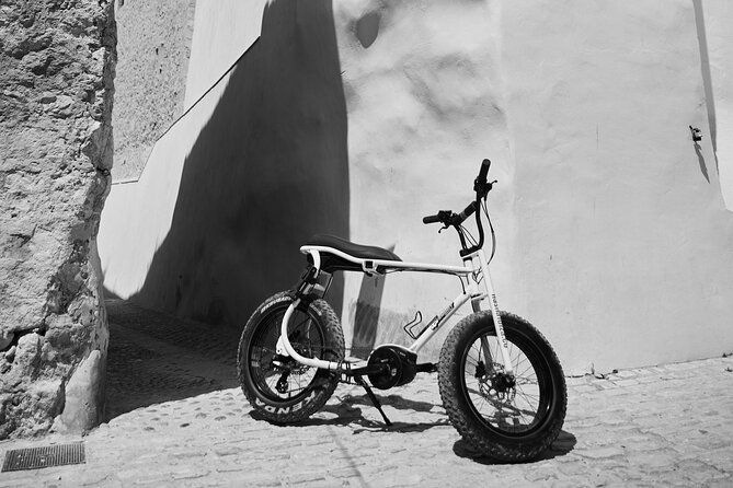 Ibiza cruise terminal E-bike delivery - Rental Adventure - What the included equipment means