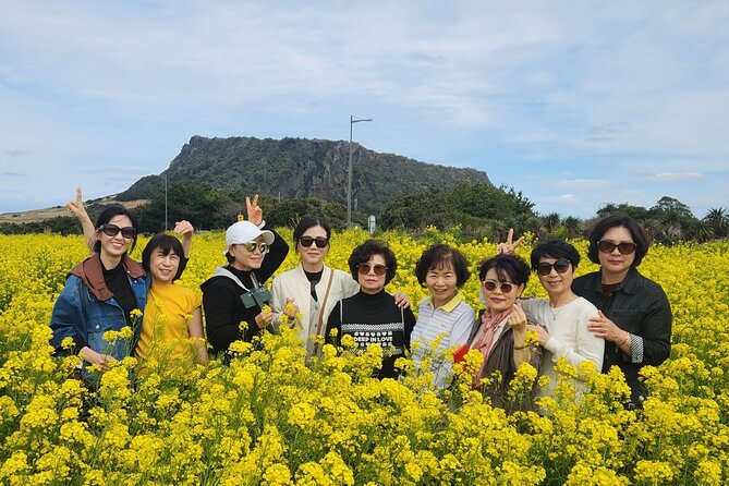 Jeju bus tour with professional English guide for cruise customer - Seogwipo Olle Market adds a southern food stop