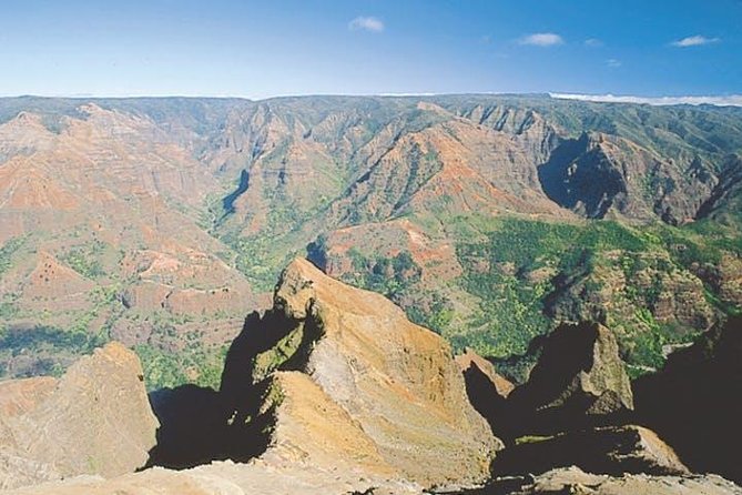 Kauai Cruise Ship Excursion: Wailua River & Fern Grotto - The guide can make the bus ride worthwhile