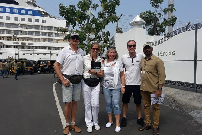 Kochi Tuk-Tuk Sightseeing Tour with Cruise Ship Pickup - Meeting Kochi at the Chinese fishing nets