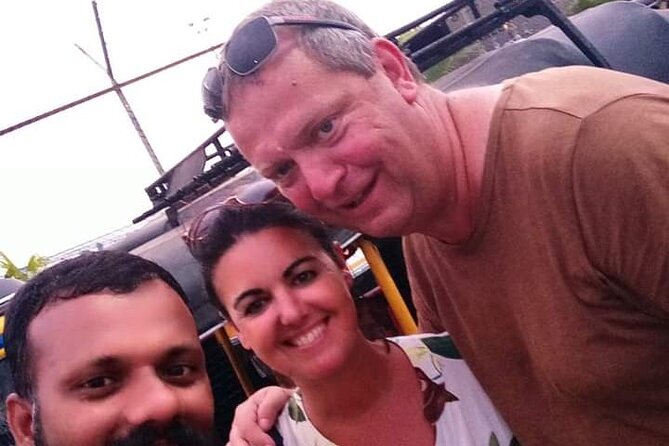 KOCHI Tuk-tuk tours with Pickup from Cruise Ships - Paradesi Synagogue, spice market, and Jain Temple