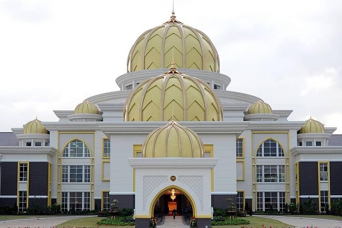Kuala Lumpur (17 Attractions) Sightseeing Tour from Port Klang - Petronas Towers and Kuala Lumpur Tower